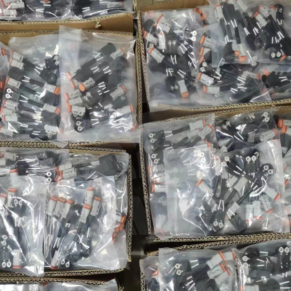 Suqian Dexun Sends 5000pcs Cummins M11 N14 injector wire harness 3803682 to Customer