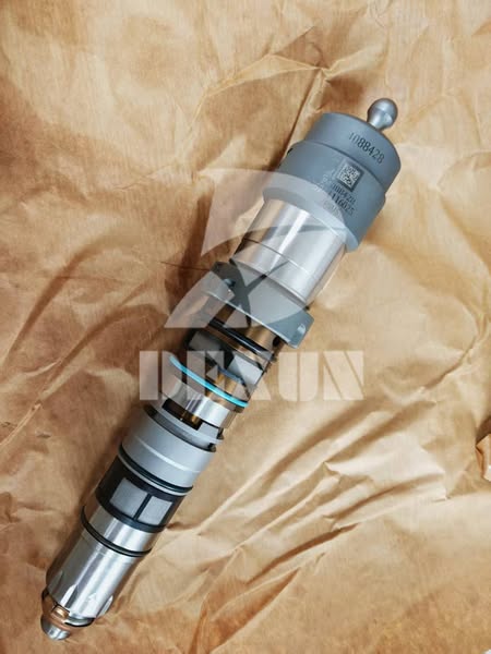 Suqian Dexun sends Cummins QSK23 Fuel Injector 4088428 4902827 to Customer.